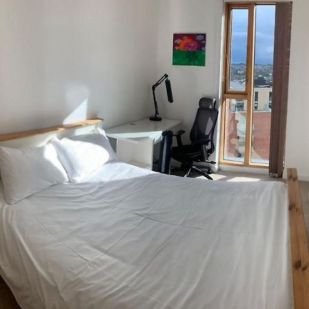 2 Bed Apartment In Granary Wharf Leeds Лийдс Екстериор снимка