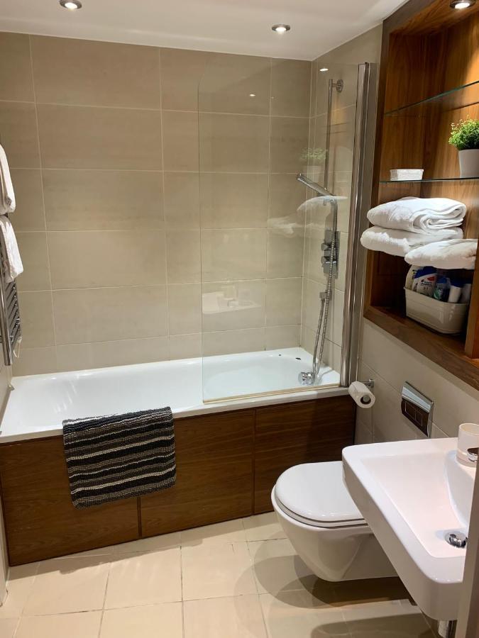 2 Bed Apartment In Granary Wharf Leeds Лийдс Екстериор снимка
