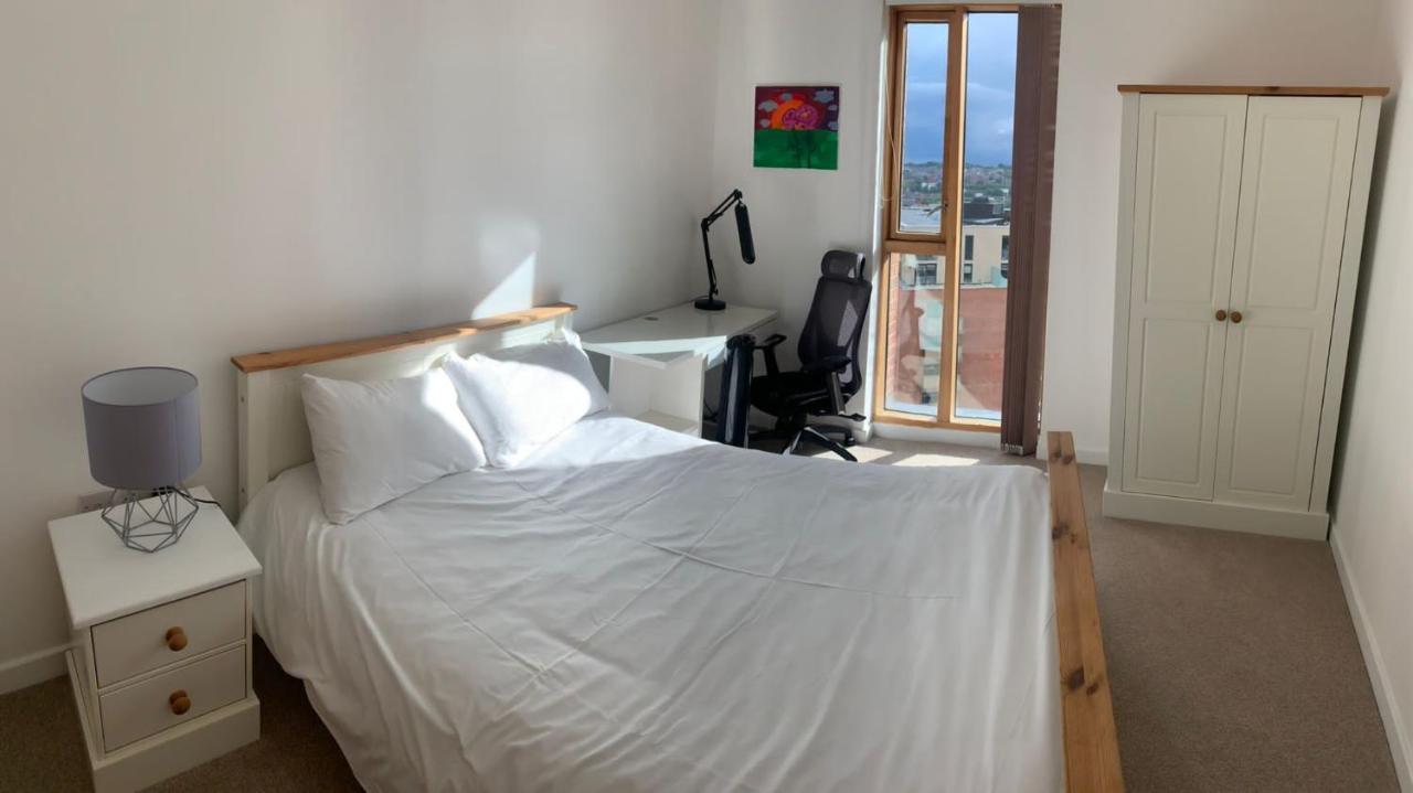 2 Bed Apartment In Granary Wharf Leeds Лийдс Екстериор снимка
