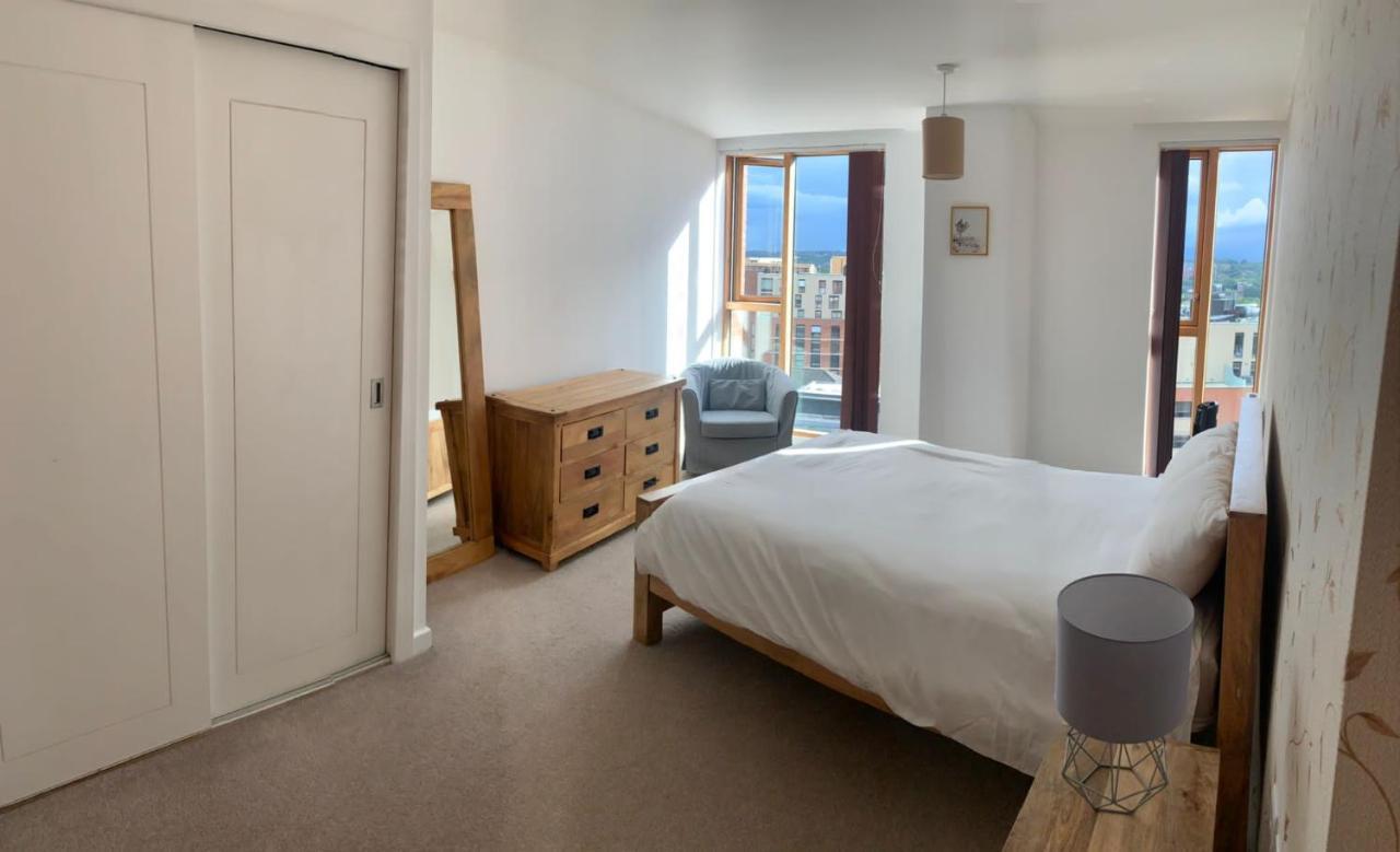 2 Bed Apartment In Granary Wharf Leeds Лийдс Екстериор снимка