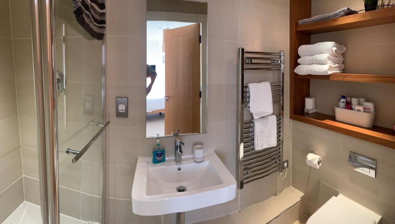 2 Bed Apartment In Granary Wharf Leeds Лийдс Екстериор снимка